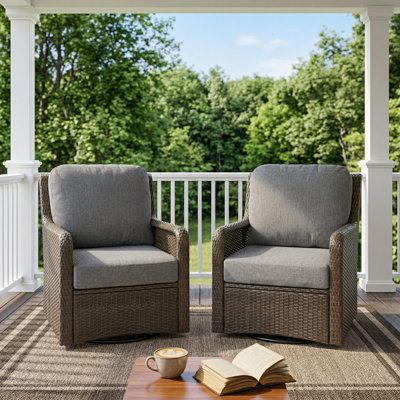 Chaise pivotante d'extérieur en osier avec coussins de 5,5 po d'épaisseur Wicker (ensemble de 2)