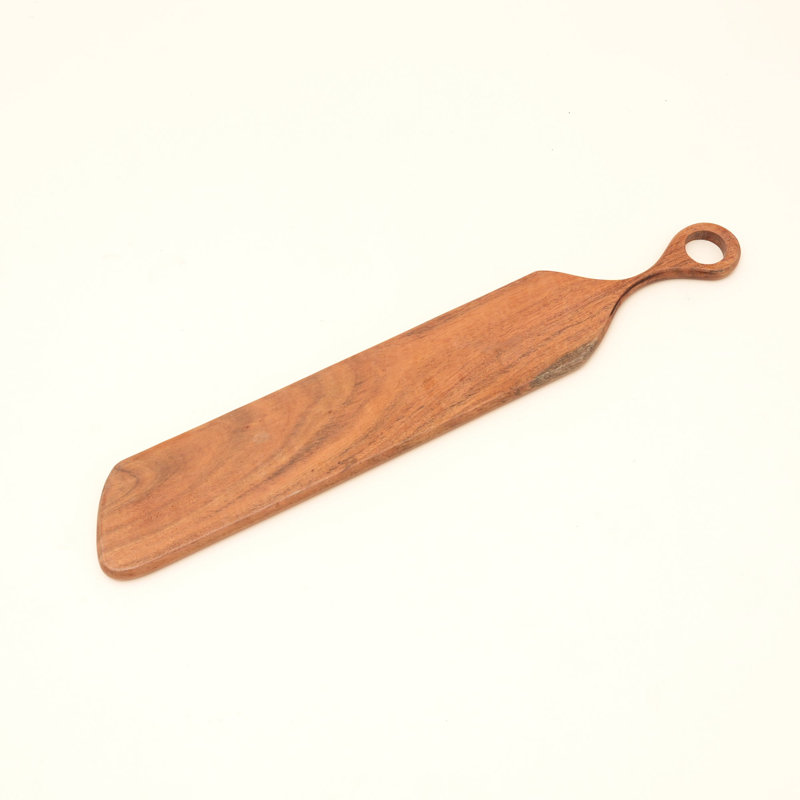 Planche à découper faite à la main en bois d'acacia
