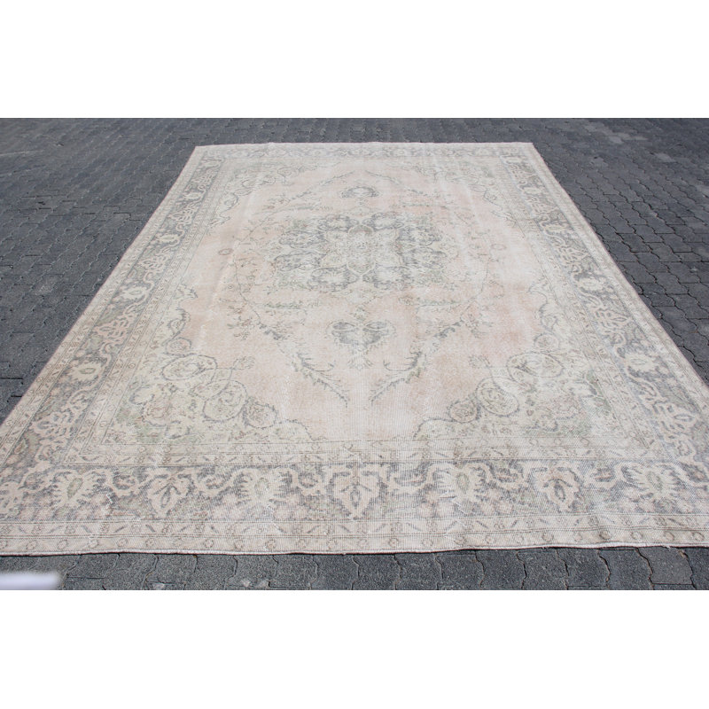 Grand tapis beige turc rétro avec des détails complexes parfaits pour les espaces sophistiqués