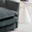 Fauteuil de salon en tissu de chenille gris - base en bois massif, rembourrage en éponge, design élégant pour la décoration de la chambre à coucher, revêtement doux,