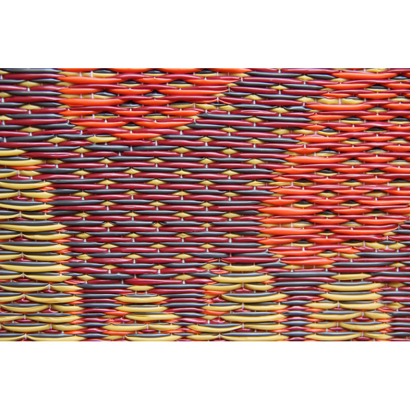 Daisy Red Indoor/Outdoor Area Rug - Reversible, UV Resistant, 100% Recycled Material, Rectangle 4' x 6'