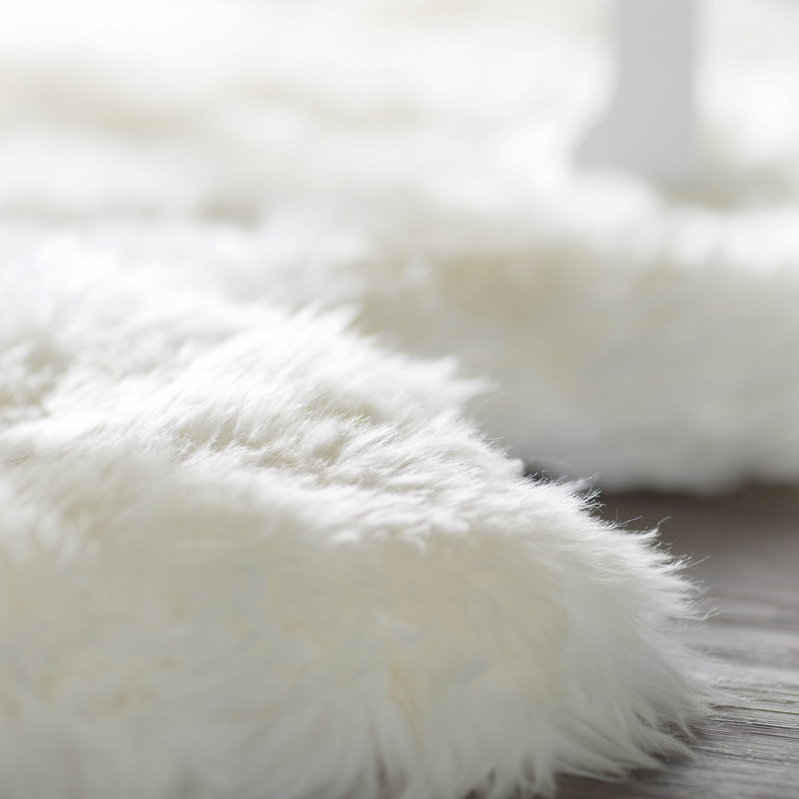 Mera Handmade Sheepskin White Area Rug, Rectangle 2' x 4'