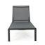 Chaise longue d'extérieur en gris, structure en rouille, siège en filet gris 2, stable et