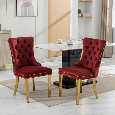 Chaise de salle à manger rembourrée haut de gamme en bois massif touffeté avec pieds en acier inoxydable doré, garniture cloutée, ensemble de 2, rouge vin et or