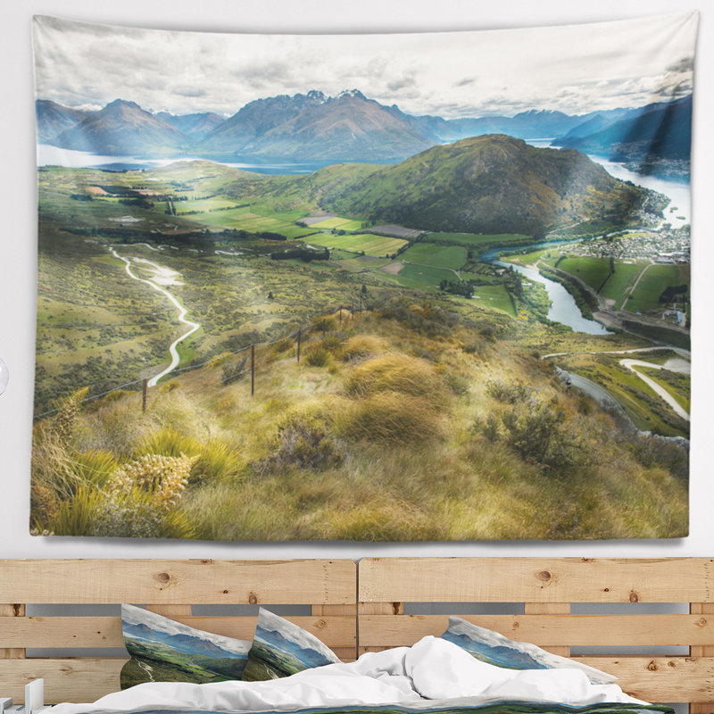 Les champs en polyester et les hills en tapisserie de nouvelle-zélande avec accessoires suspendus inclus, H 32 po x l 39 po