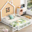 Lit double rustique en bois blanc avec garde-corps