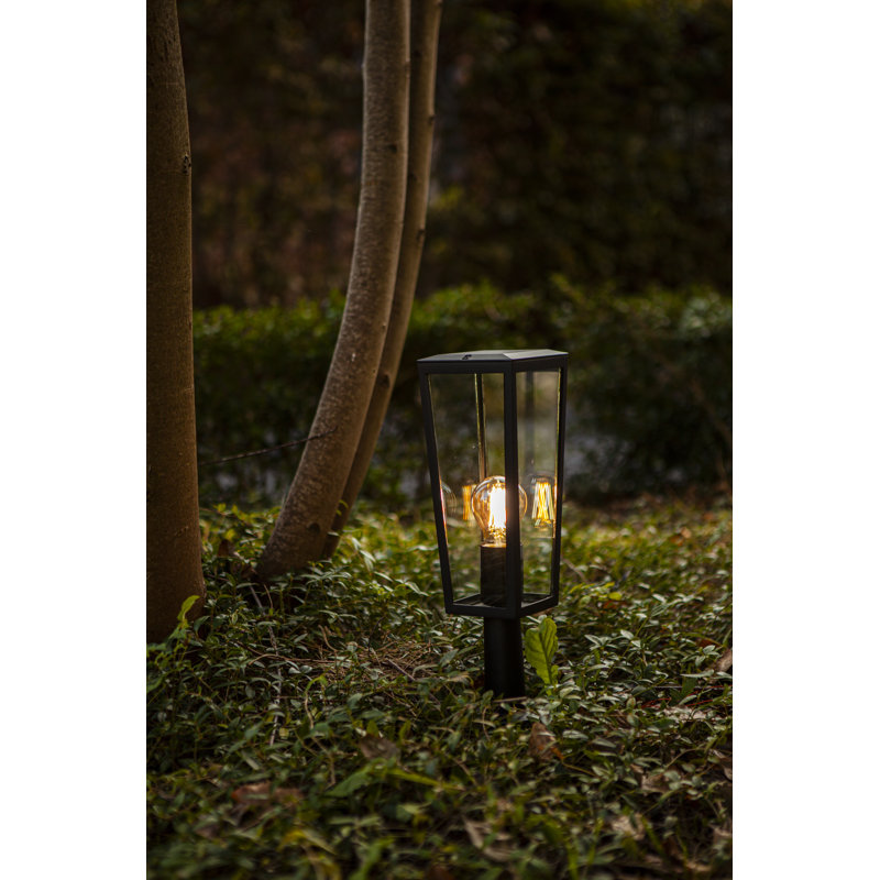 Pine outdoor pedestal light