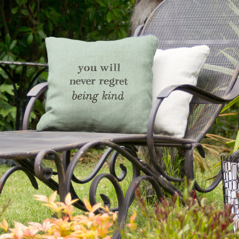Coussin intérieur / extérieur Be Kind, 20 po x 20 po, Vert pâle / Noir, Couleur unie