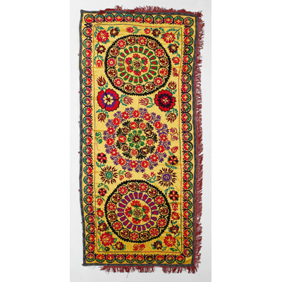Décoration murale 54 x 118 po en soie brodée. Jeté. Nappe rétro. Tapisserie jaune. Décoration murale traditionnelle. Housse de lit Needlework