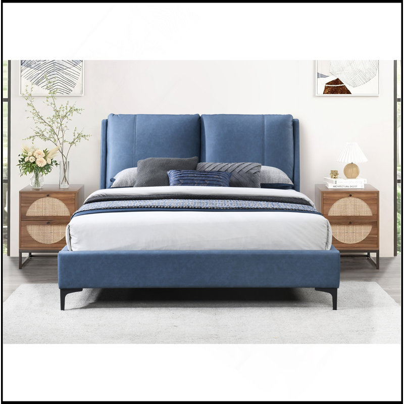 Très grand lit tapissier bleu avec un tissu de haute qualité et un design élégant pour un confort et un style ultimes