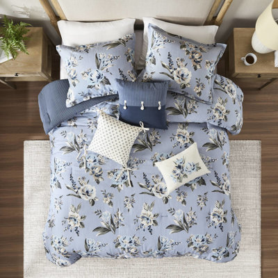 7pcs Queen Comforter Featuring Vintage Floral Patterns And Reversible Design. Texture For A Picturesque Bedroom. All - Season Comfort With Lightweight Fill. Includes 3 Decorative Pillows Bed Skirt