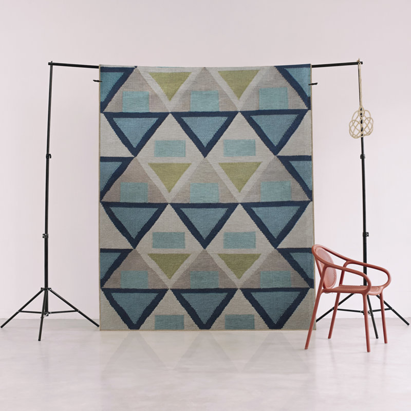 Tapis décoratif moderne à motif géométrique triangulaire bleu-beige, Tapis de couloir 3 pi 10 po x 6 pi 7 po