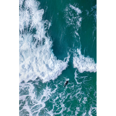 "A Surfer Finds Safe Passage" par Ashley Hampson, Matcovich