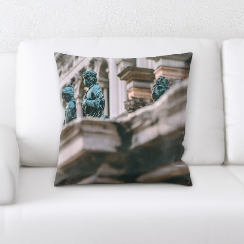 Coussin statue