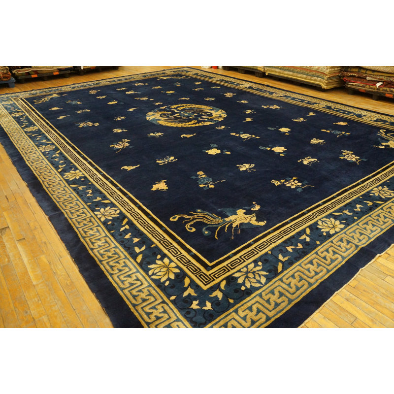 Hand Knotted Wool Area Rug in Blue