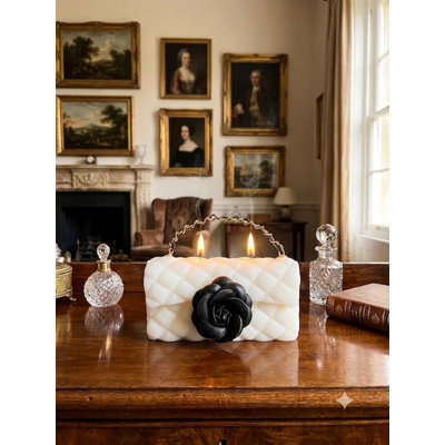 Bougie sculptée classique et blanche Camelia Classic Couture