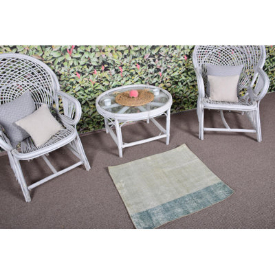Tapis turc rétro vintage vert Anatolian avec motif coloré Oushak pour le vestibule ou le salon