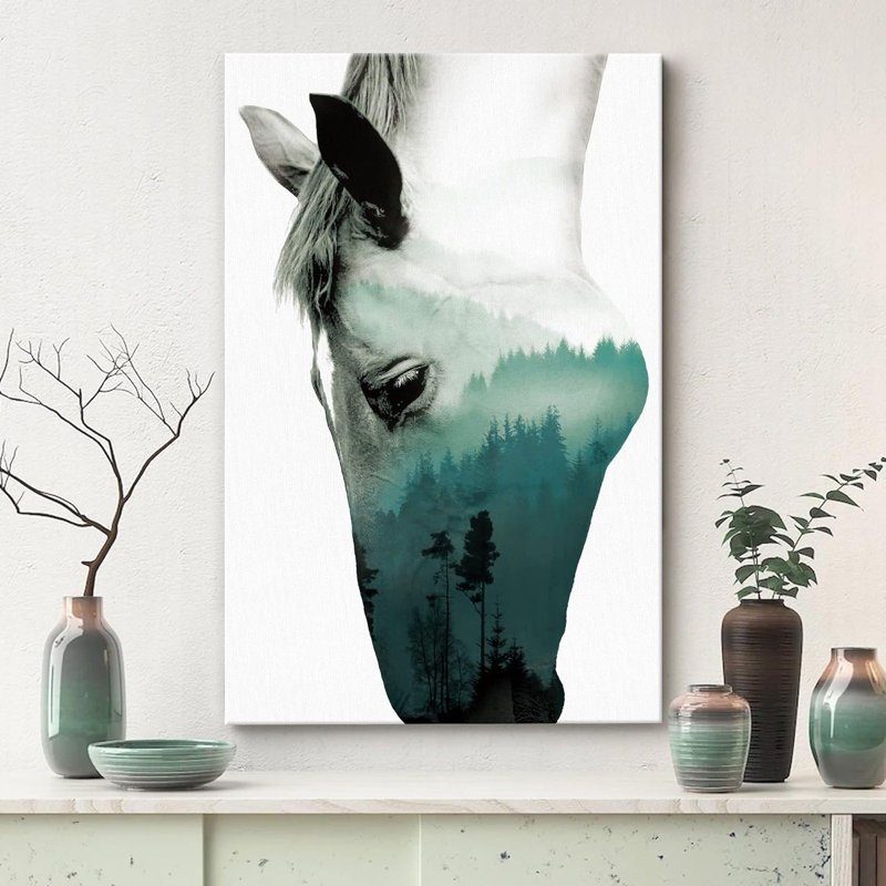 Courir avec des chevaux, un cheval sauvage et une montagne brumeuse, Toile tendue, H 36 po x l 24 po