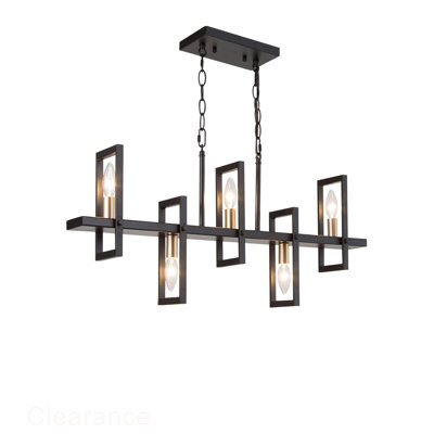 Suspension linéaire noire à 5 lumières pour plafond incliné, idéale pour un îlot de cuisine.