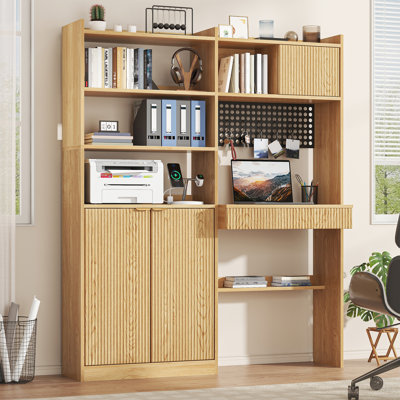 Bureau d'ordinateur de 63 po de hauteur avec huche, bureau d'ordinateur en bois cannelé, comprenant une station de charge, un tiroir et une armoire de rangement, pour le travail et les études à domicile, chêne