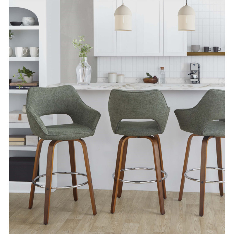 Tabouret de bar pivotant à hauteur fixe avec pieds en bois courbé en noyer, siège en tissu vert et repose-pieds chromé - ensemble de 2.