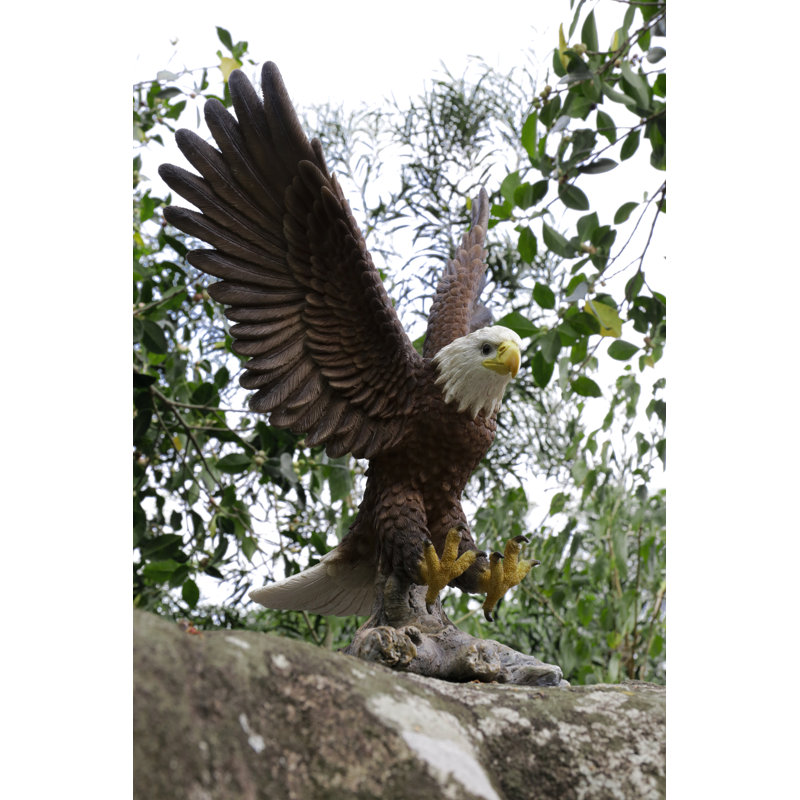Petite statue d'aigle volant