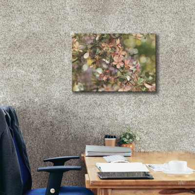  «Pastel Petals» par Carrie Ann Grippo-Pike, art mural sur toile, 26 po x 18 po