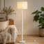 Lampe sur pied standard blanche 58 po avec abat-jour tambour et interrupteur au pied 58 po