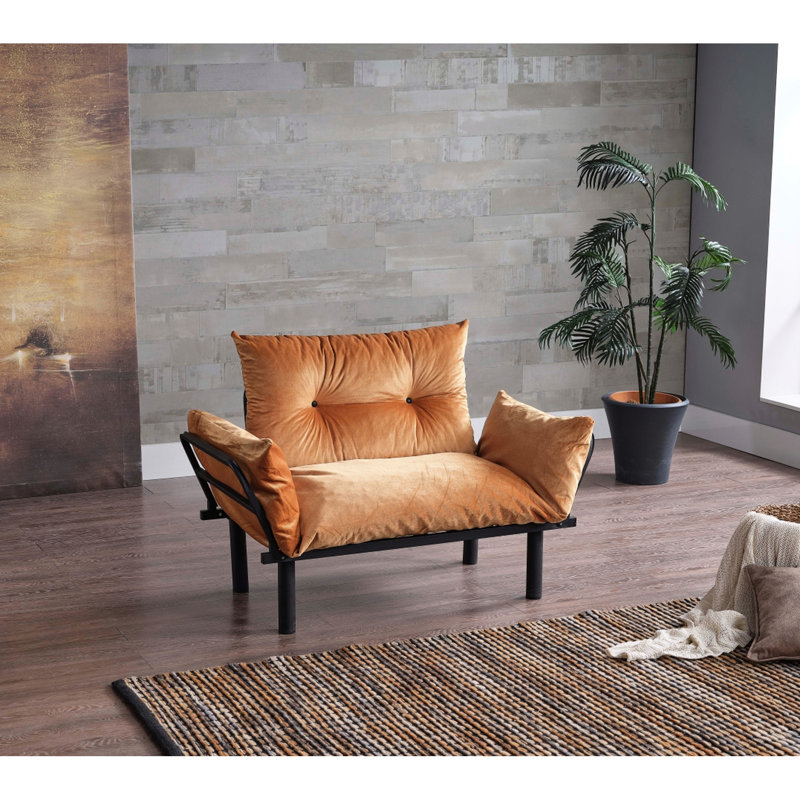 Canapé-lit futon deux places couleur moutarde riche, structure en métal, profondeur 125,4 cm, largeur 60 cm, hauteur 87,5 cm. Modèle moutarde avec support, profondeur 124,5 cm, largeur 61 cm, hauteur 89 cm, poids 13,6 kg.
