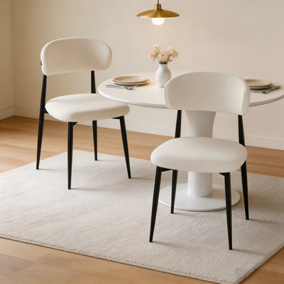 Ensemble de 2 chaises de salle à manger modernes avec dossier incurvé et assise rembourrée, chaises d'appoint blanches et noires recouvertes de tissu avec pieds en métal robustes – Sièges polyvalents pour la cuisine, la salle à manger et le restaurant