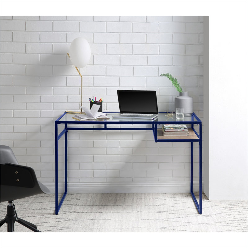 Bureau d'écriture à plateau en verre transparent avec base de traîneau en métal bleu et tablette ouverte pour les espaces de travail modernes