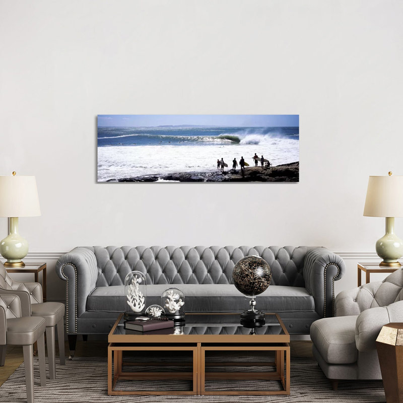 Silhouette de surfeurs debout sur la plage, Australie, # 2 - Giclée sur toile tendue avec châssis, H 20 po x l 60 po