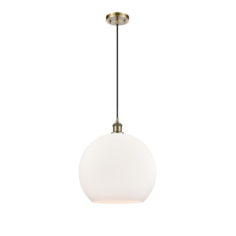 Luminaire suspendu en forme de globe à 1 lumière Hamida, H 18,38 po x l 13,75 po x P 13,75 po, Blanc, Laiton antique