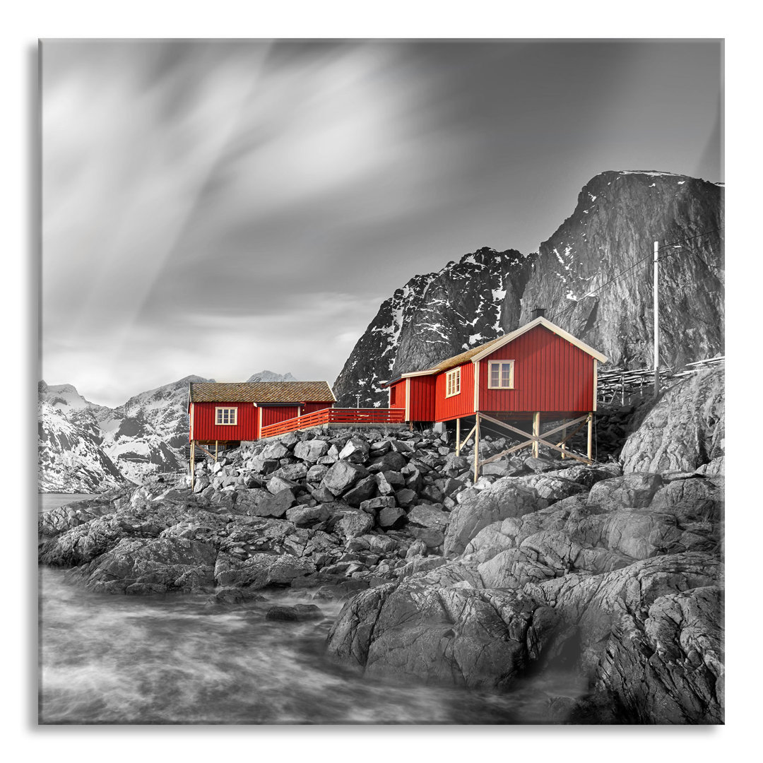 Glasbild Einsames rotes Haus am Meer in Norwegen, schwarz-weißes Detail