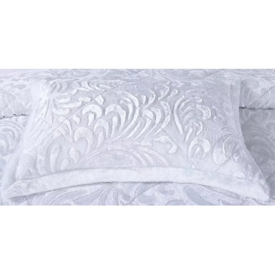 Bedspread with Pillow Shams Included