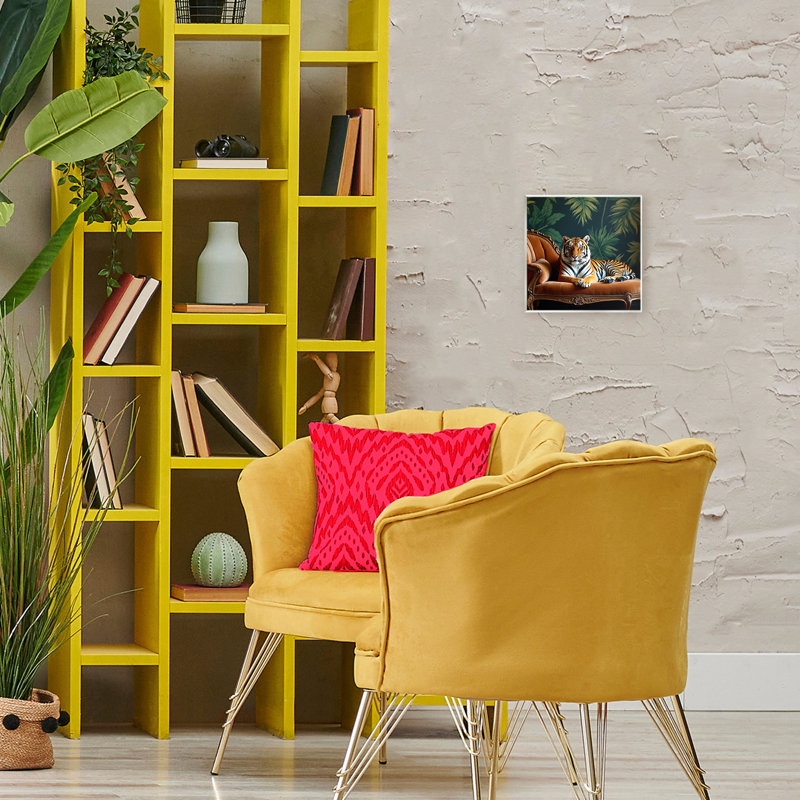 Plaque murale en forme de tigre allongée sur une chaise, design par Lettré et doublé