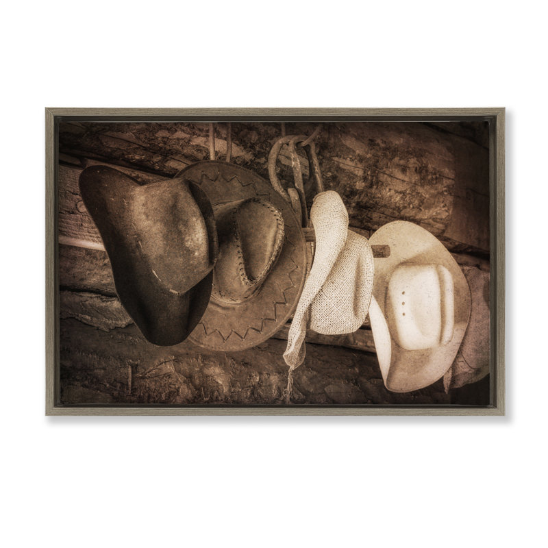 Toile flottante encadrée «Rustic Cowboy Hats» par Danita Delimont, Cadre flottant orme Montalcino, H 21 po x l 31 po