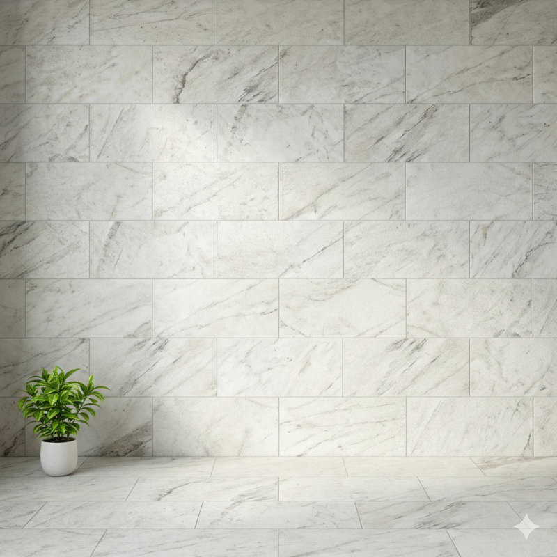 Panneaux en marbre blanc de première qualité, mesurant 12 pouces sur 24 pouces, conçus pour une installation murale. Ils présentent un traitement de surface texturé et un profil cannelé décoratif en 3D. Le matériau est du marbre véritable et natu