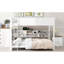 Grand lit superposé au dessus d'un lit blanc-129630946