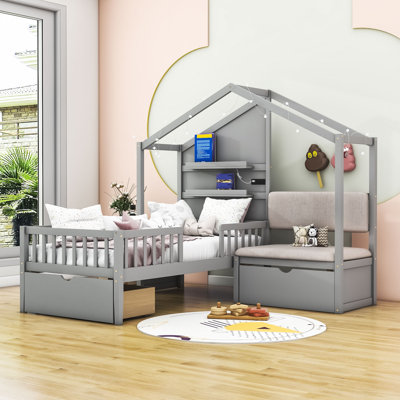 Lit plateforme simple en bois avec canapé rembourré et tablettes Boyadjis