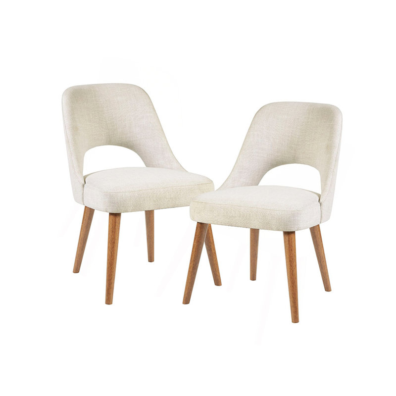 Ensemble de chaises d'appoint élégantes et confortables pour une expérience culinaire confortable.