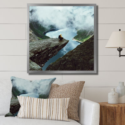 Exploration de la vue sur les montagnes de randonnée