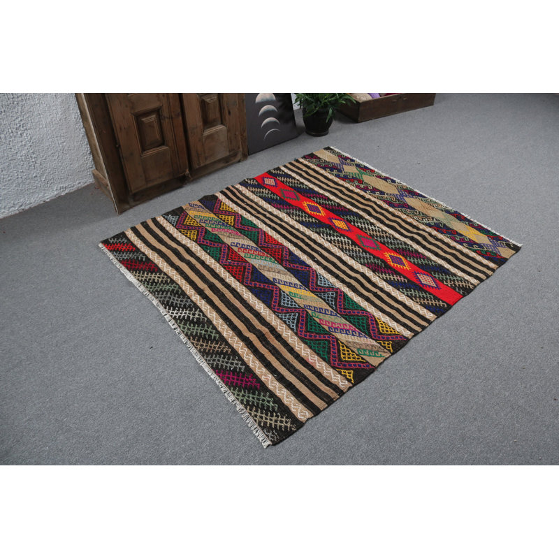 Tapis kilim anatolien rétro tissé à la main avec broderie complexe et motif rayé saisissant
