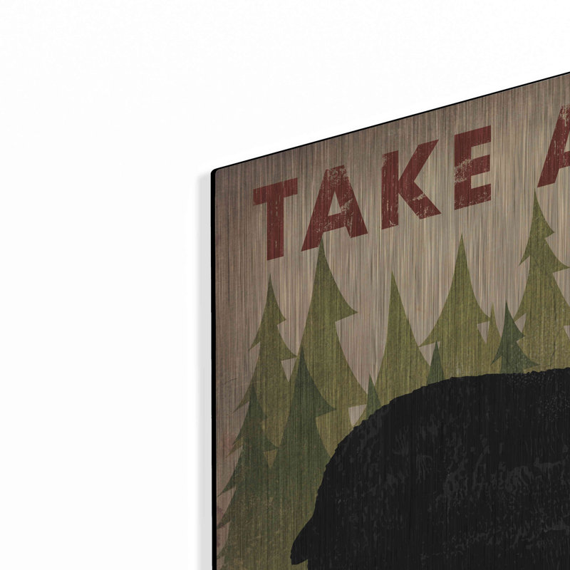 Luxe métallique «Take A Hike Black Bear» par Ryan Fo «Take A Hike Black Bear» par Ryan Fowler, H 24 po x l 24 po