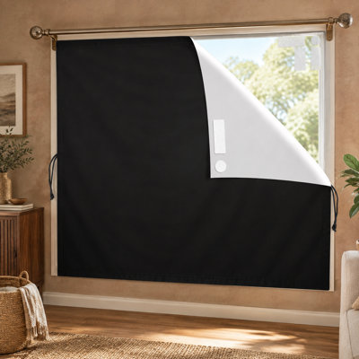 Rideau occultant portable de 118 x 57 pouces en tissu découpable, offrant une occultation totale et une obscurité totale de la pièce grâce à une installation temporaire sans perçage pour les chambres, les chambres d'enfants, les VR ou les voyages, tout en bloquant la lumière du soleil à l'intérieur.