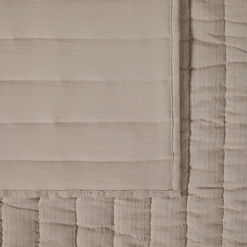 Ensemble de courtepointe en gaze de coton 3 pièces Détails par Becki Owens Di Stripe, très grand, Très grand lit, Beige