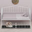 Le lit de jour avec tiroirs de rangement offre une fabrication durable et un style polyvalent pour les chambres d'amis-158828751