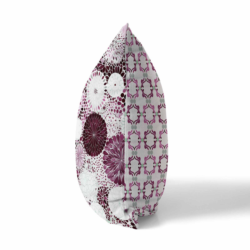 Coussin décoratif réversible intérieur / extérieur Crystal Drift, H 18 po x l 18 po, Rose / mauve floral / géométrique
