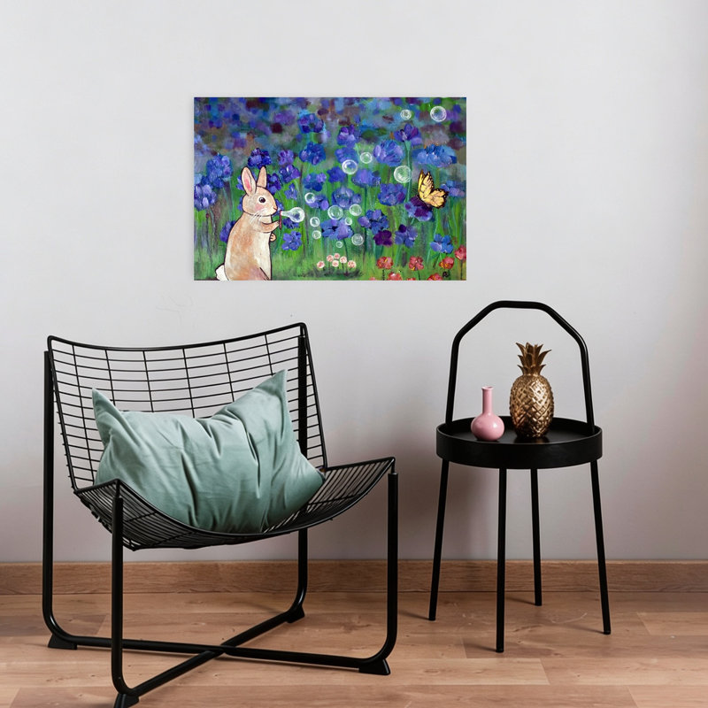Affiche murale contemporaine représentant un lapin fantaisiste dans un jardin avec des bulles et des fleurs.