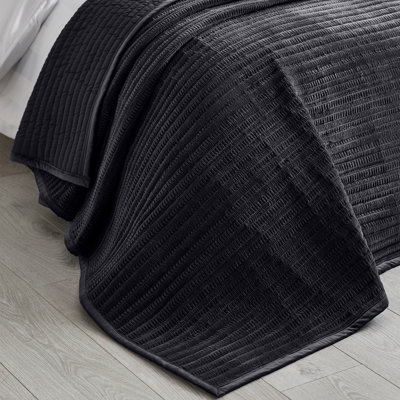 Velvet Pinsonic Quilted Bedspread